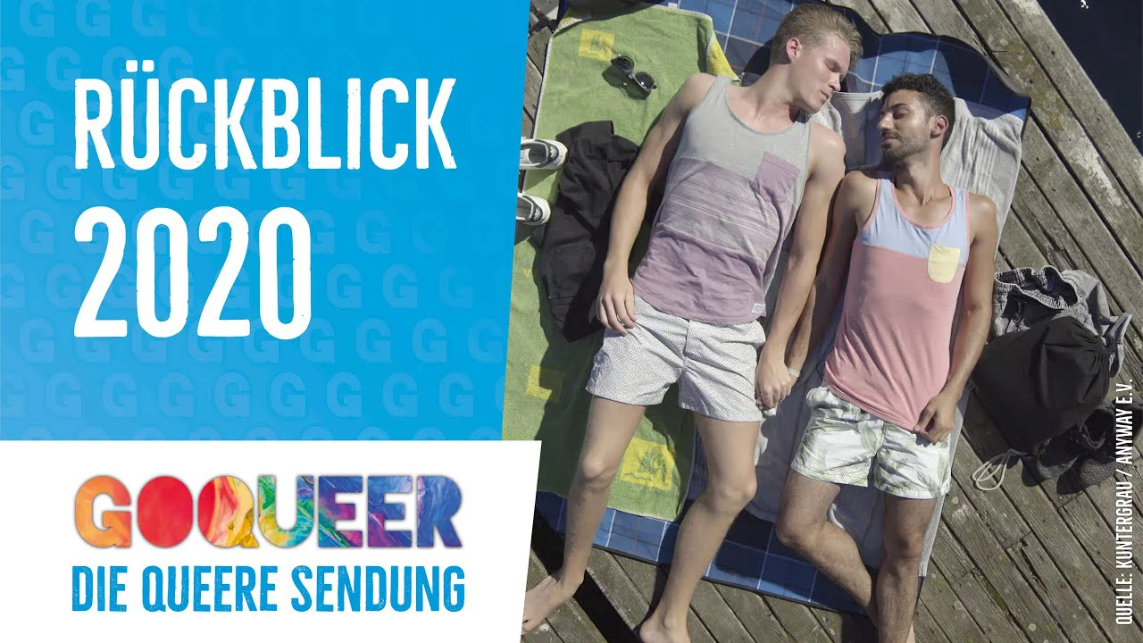 Zwei Männer liegen auf Handtüchern auf einem Steg, daneben Text "Rückblick 2020" und das GoQueer-Logo.