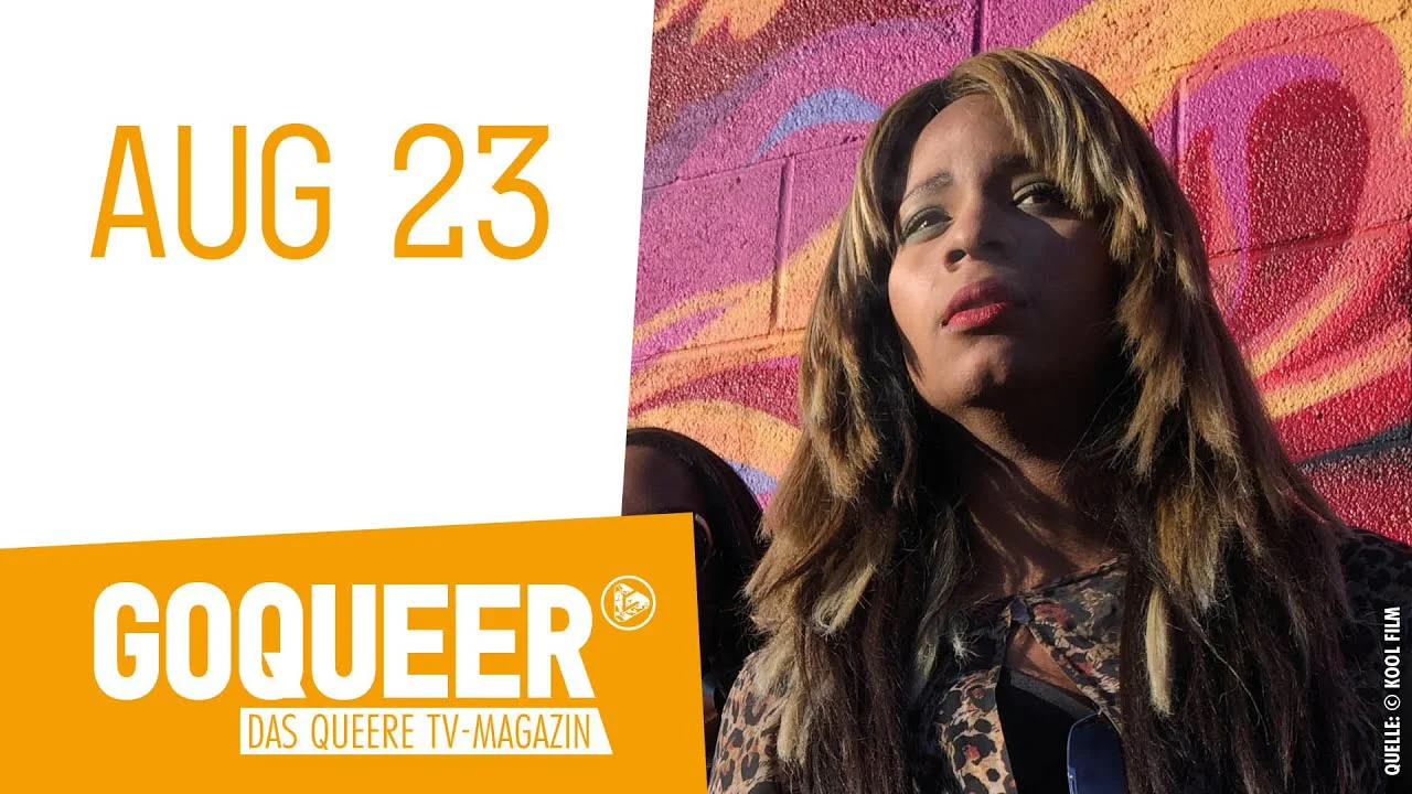 Eine Person vor bunter Graffitiwand, links gelbe Schrift "AUG 23" und oranges Logo "GOQUEER - DAS QUEERE TV-MAGAZIN".