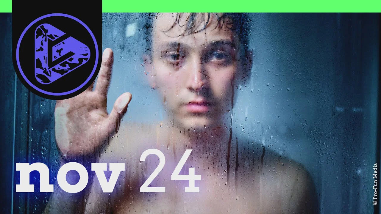 Junger Mann hinter regennasser Scheibe mit Hand am Glas, Logo und Text "nov 24" eingeblendet.